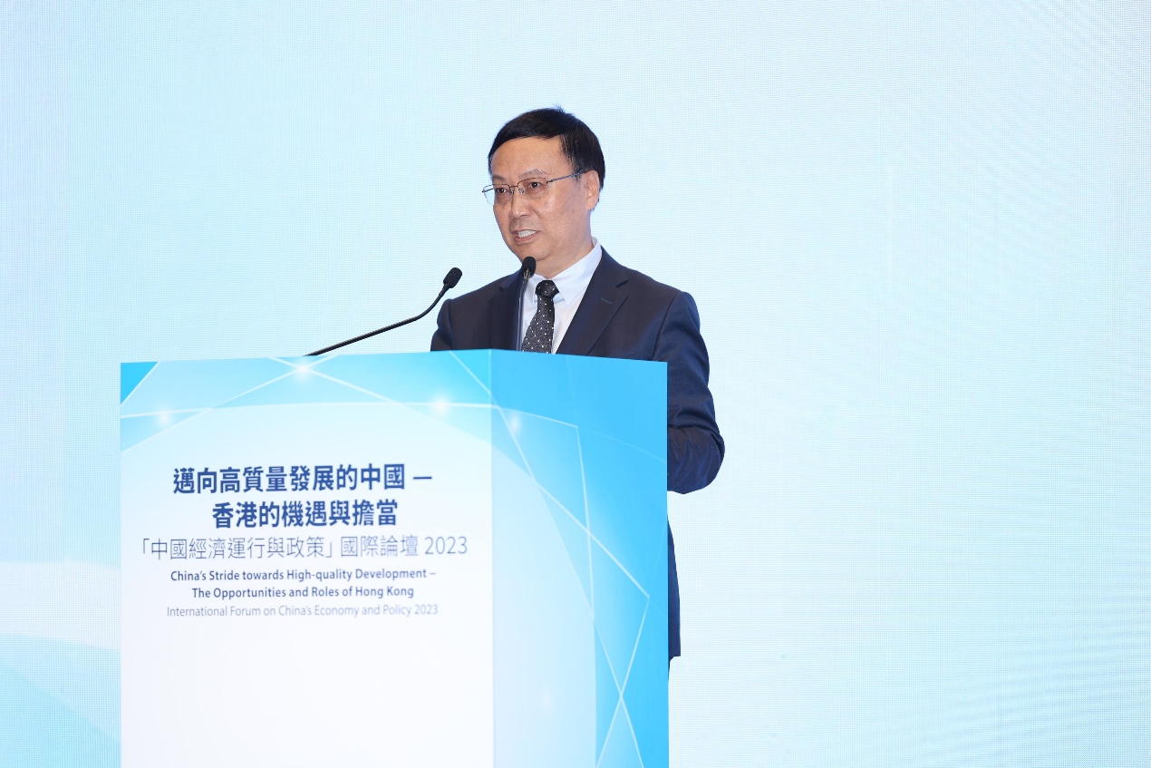 中國社會科學院學部委員、原副院長高培勇博士在論壇上作主題演講。
