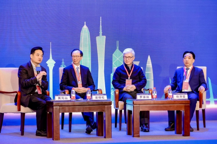 特首政策組組長黃元山博士出席「2023大灣區企業家論壇」，並主持名為「弘揚企業家精神 開創大灣區融合發展新局面」演講環節。