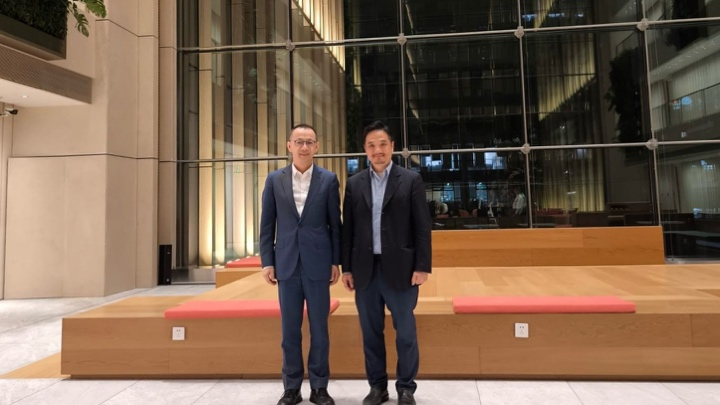 黃元山博士及團隊與南華期貨董事長羅旭峰合照。