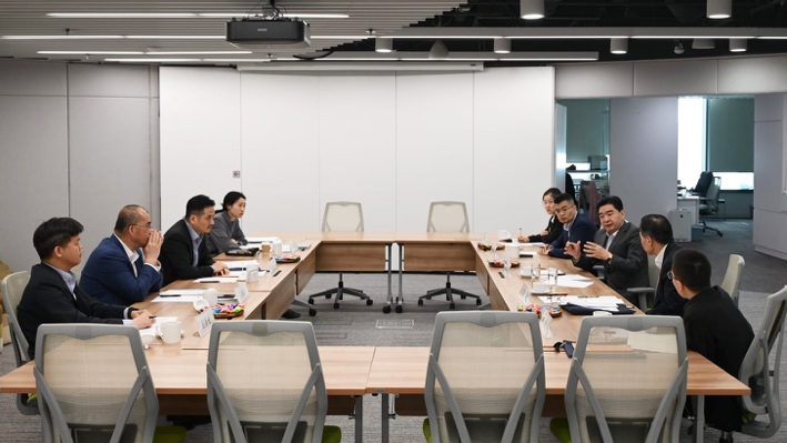 黃元山博士及副組長王春新博士與全國政協委員、港澳台僑委員會副主任王榮及全國港澳研究會會長鄧中華博士會面。