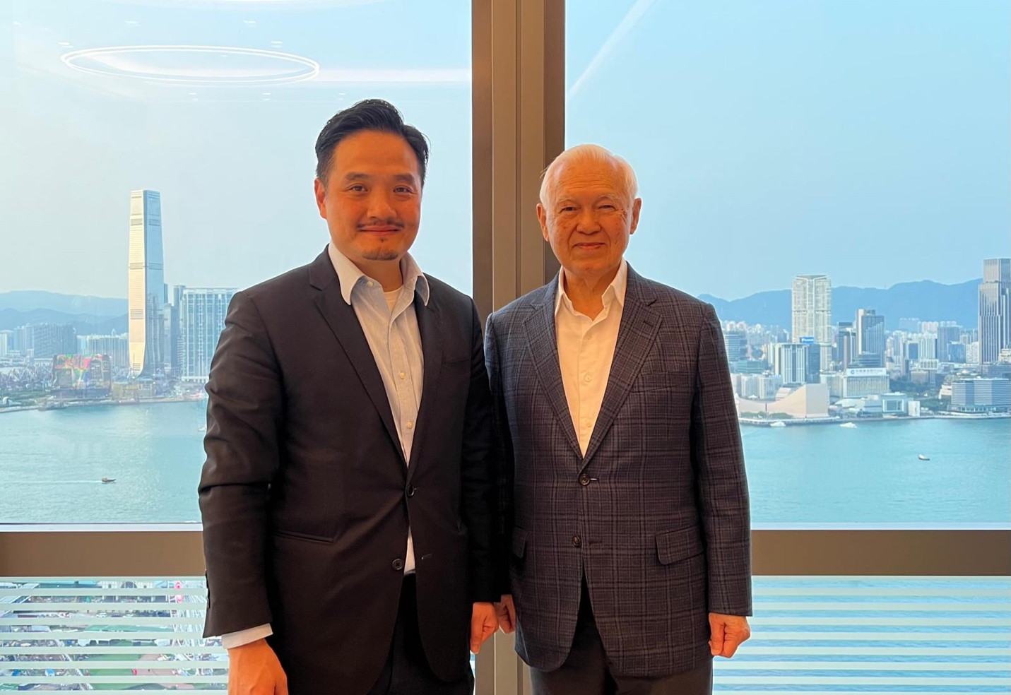 黃元山博士與友邦保險獨立非執行主席兼獨立非執行董事謝仕榮博士會面。