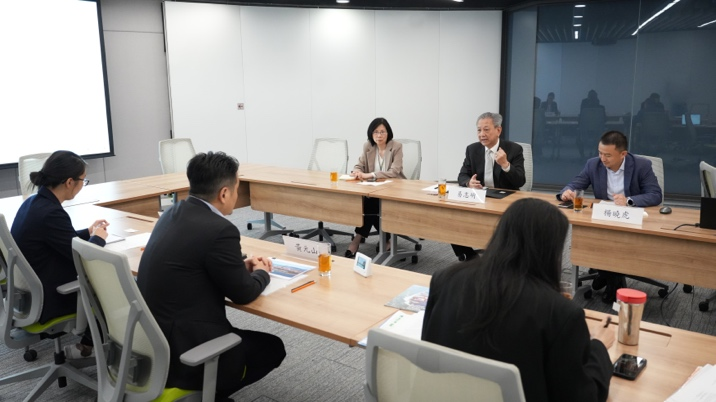 黃元山博士與中集安瑞科控股有限公司執行董事兼總裁楊曉虎及航運交通界立法會議員易志明會面。