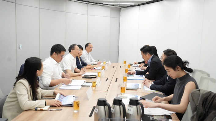 黃元山博士與東莞市發展改革局局長葉惠明及其團隊會面。