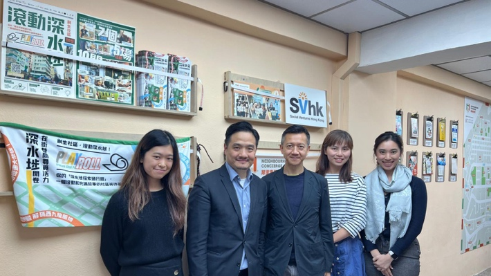 黃元山博士與香港社會創投基金創辦人兼行政總裁魏華星(中)及團隊合照。