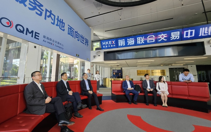 特首政策組團隊一行到訪前海聯合交易中心。