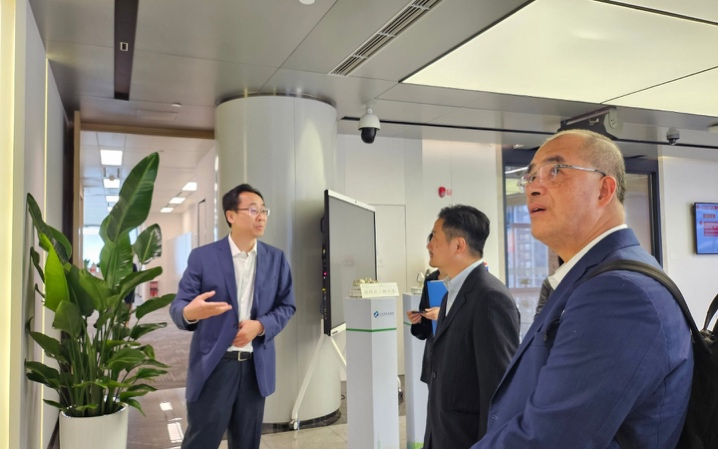 特首政策組團隊一行到訪廣州期貨交易所。