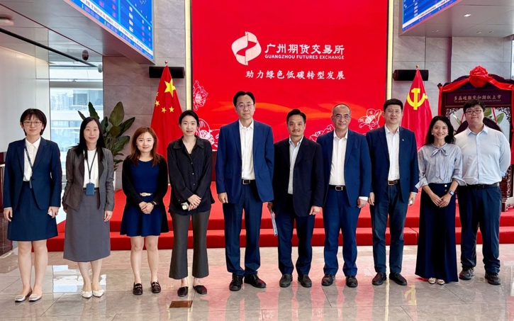 特首政策組團隊一行與廣州期貨交易所黨委委員、副總經理李慕春 （左五）及其團隊會面。