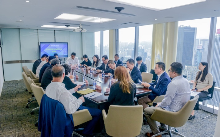 黃元山博士和馬建堂一行出席中資港口航運物流企業座談會。