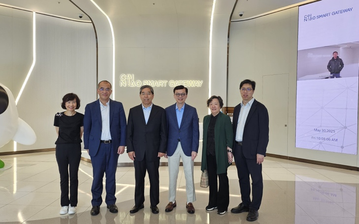 馬建堂一行到訪菜鳥智慧港，並考察香港機場航空貨運設施，特首政策組、運輸及物流局及機管局的代表同行。