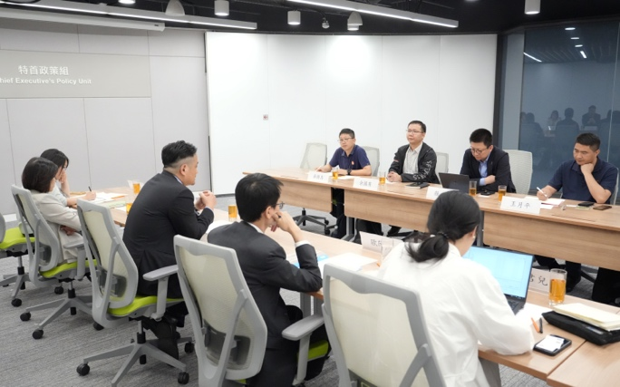 特首政策組組長黃元山博士及副組長歐陽力與貿易物流業代表會面。