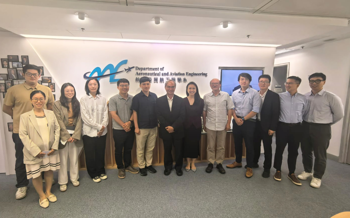 關家明與理工大學低空經濟研究中心團隊合照。