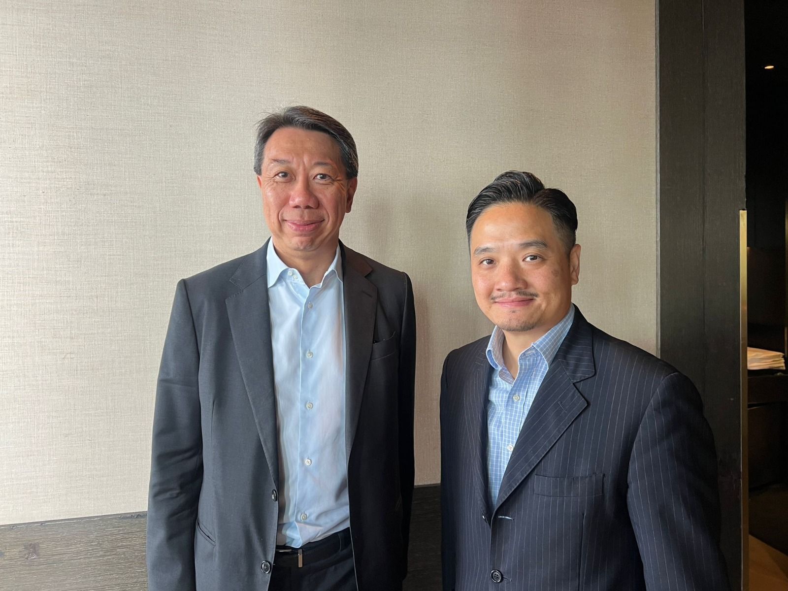黃元山博士與特首顧問團成員、渣打銀行亞洲區行政總裁洪丕正會面。