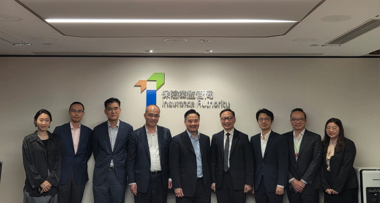 黃元山博士與保險業監管局團隊會面。