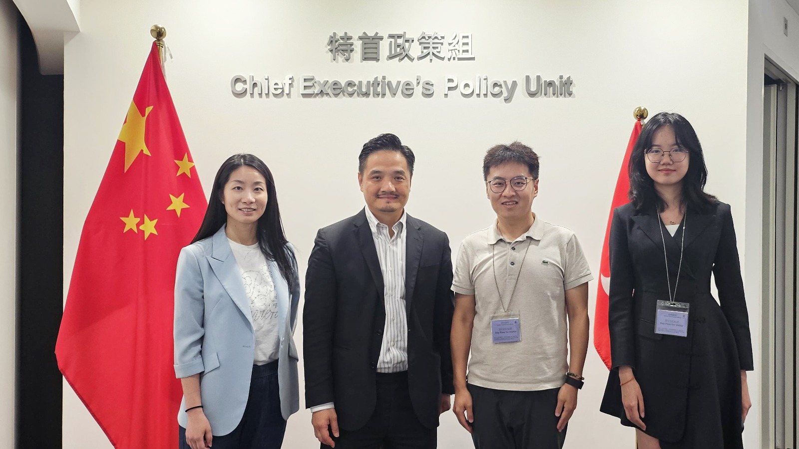 黃元山博士與歐卡智舶創始人及行政總裁朱健楠（右二）、香港智慧建造研發中心主任助理楊雅雯及助理研究員張丁兮會面。