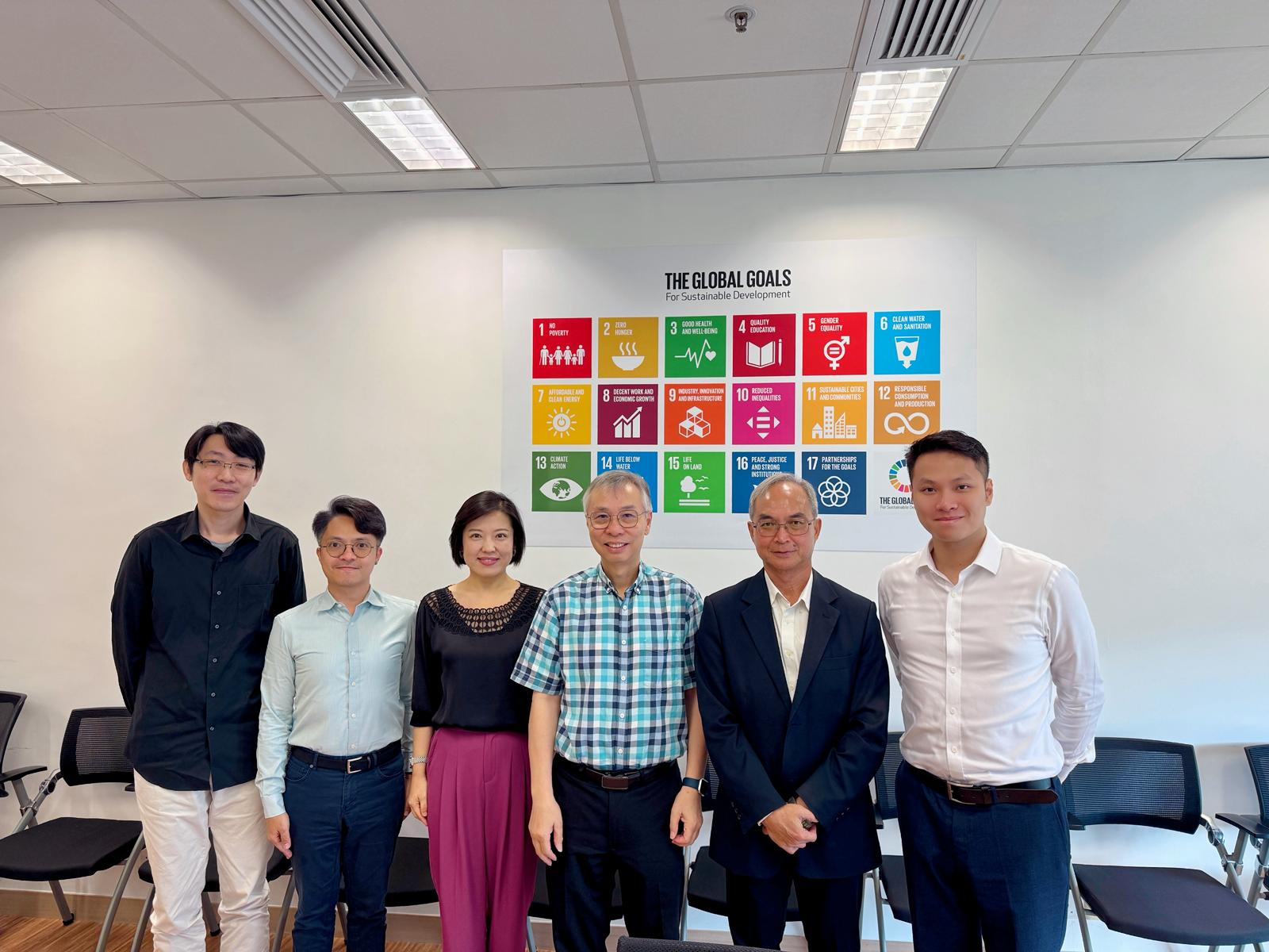 關家明與香港中文大學環境、能源及可持續發展研究所團隊會面。