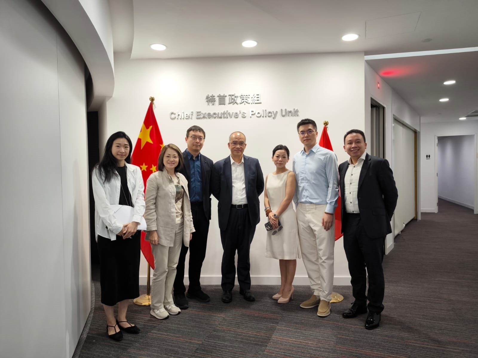 王春新博士與螞蟻數字科技區塊鏈業務總裁邊卓群（右三）、高級顧問陳婉真（左二）、螞蟻數字科技旗下ZAN 行政總裁張晨光（左三）等會面。