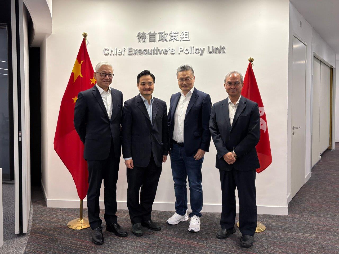 黃元山博士和副組長關家明與雲豹智能創始人兼行政總裁蕭啟陽博士（右二）及建峰資本管理合夥人湯復基博士（左一）會面。