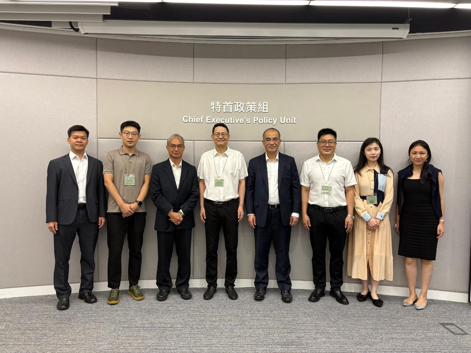 王春新博士和關家明與北京市社會科學院國際問題研究所所長劉波（左二）及其團隊會面。