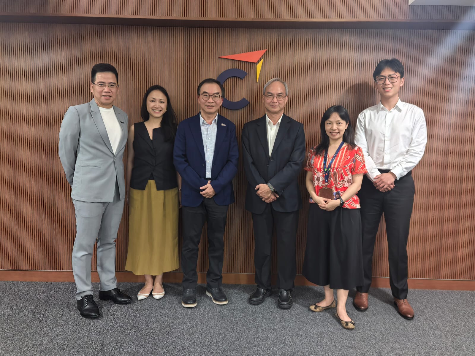 關家明與香港專業進修學校（港專）校長陳卓禧教授（左三）、副校長李慧慈教授（右二）及高級協理副校長張少強教授（左一）會面。
