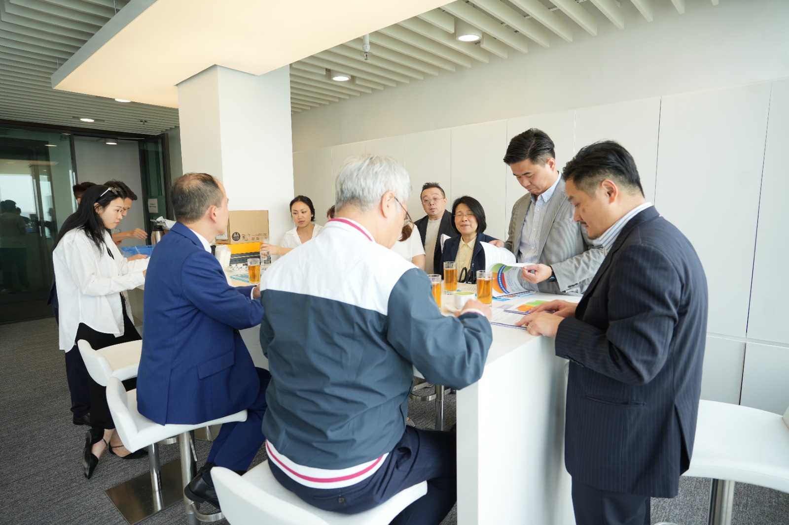 黃元山博士與前規劃署署長、香港理工大學賽馬會社會創新設計院總監凌嘉勤教授及其團隊會面。