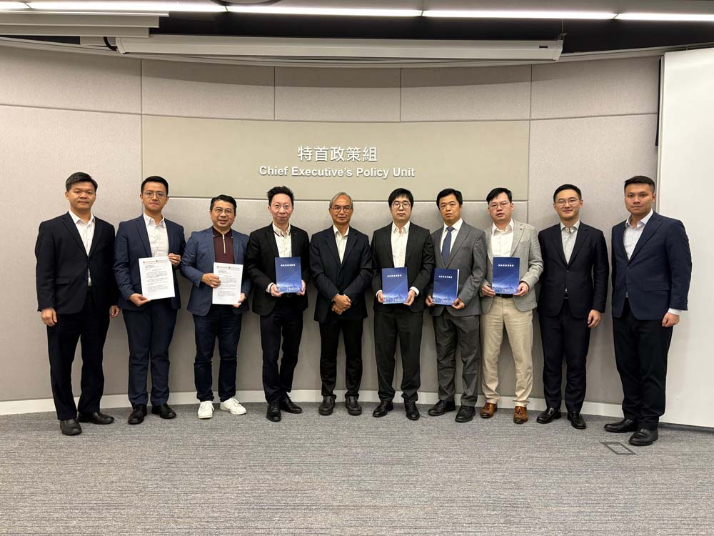 關家明與香港特區政府公務人員聯會副主席（發展）姚勳雄（左四）、理事陳耀光（左三）及黃國濠（左二），以及知遠港澳研究網絡召集人雄學琛（右五）、研究總監徐勝程（右二）、理事麥斯偉（右三）和法律顧問陳家能（右四）會面。