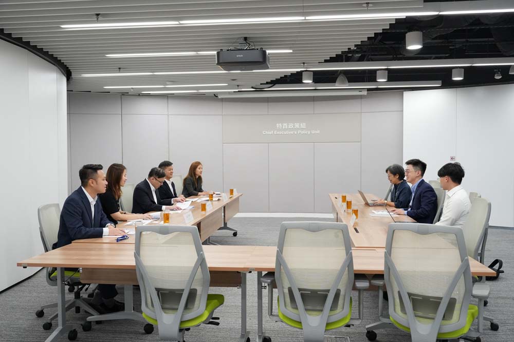 特首政策組成員與近期成立的未來經濟學院研究總監王柏林教授一行會面交流。