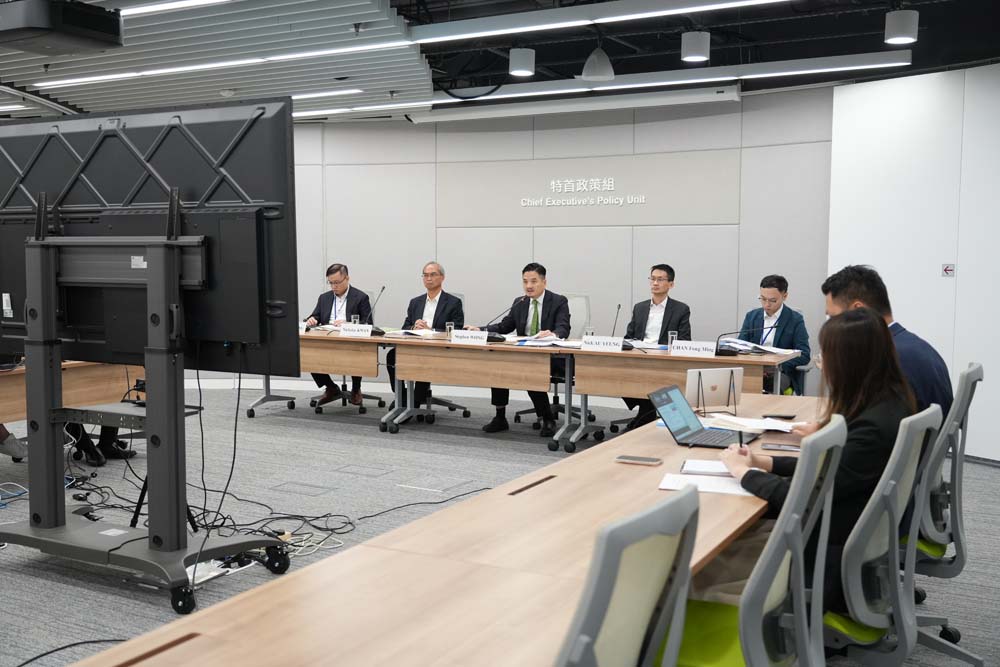 特首政策組為民間和大學智庫舉行《施政報告》線上簡報會。