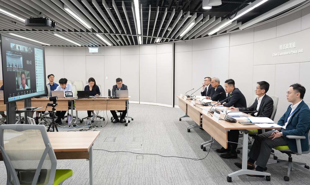 智庫成員在線上輪流發言。