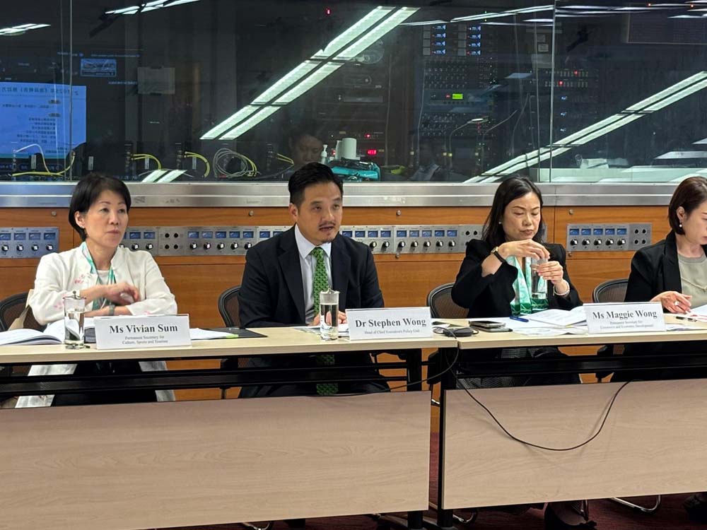 黃元山博士出席駐海外經貿辦事處及駐內地辦事處視頻簡報會。