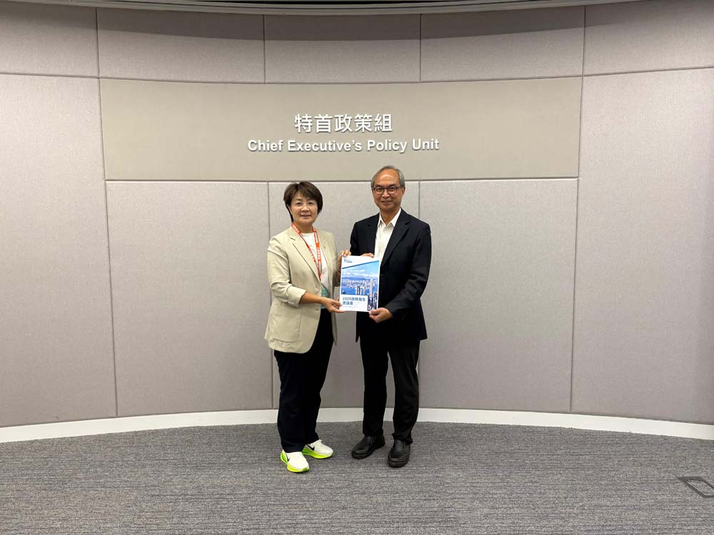 關家明與專業動力代表方國珊（左）會面。