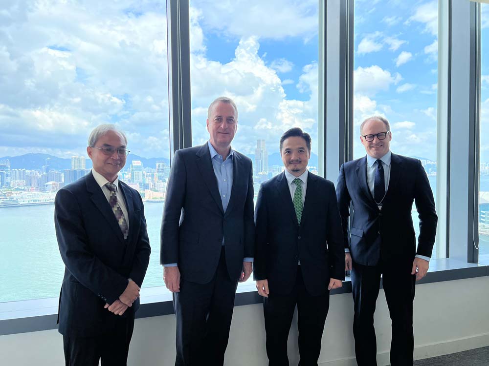 黃元山博士及關家明與滙豐銀行新任集團公共事務主管David Quarrey（左二）及亞太區集團公共事務董事總經理Charlie Butcher（右一）會面。