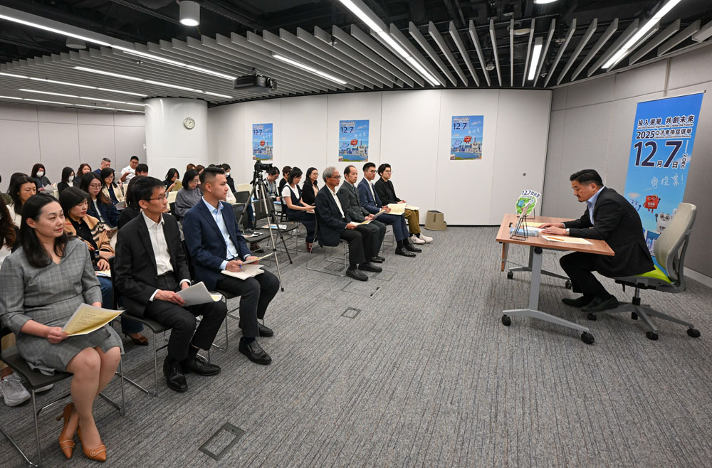 黃元山博士會上呼籲組內每一位同事在12月7日投票日投票。