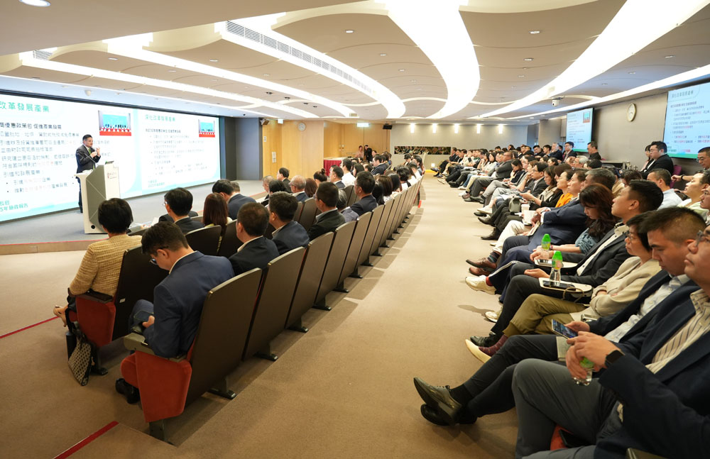 黃元山博士到中銀香港出席「行政長官2025年《施政報告》專題分享會」。