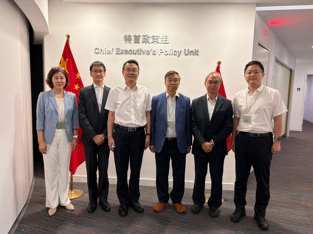 歐陽力及關家明與中國（深圳）綜合開發研究院前海分院院長曲建（左三）、副院長劉容欣（左一）、時鯤（右一）及香港政策研究所研究總監馮可強（右三）會面。