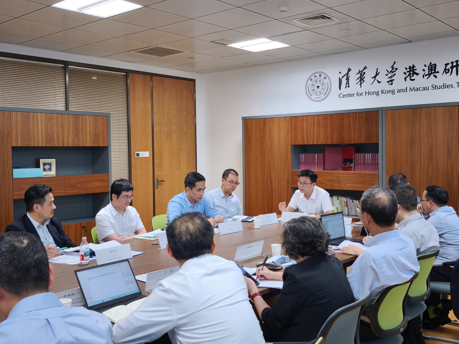 特首政策組與國務院發展研究中心國研大數據研究所在深圳共同舉辦「提升香港國際航運中心能級，實現與粵港澳大灣區世界級港口群協同發展」研討會。