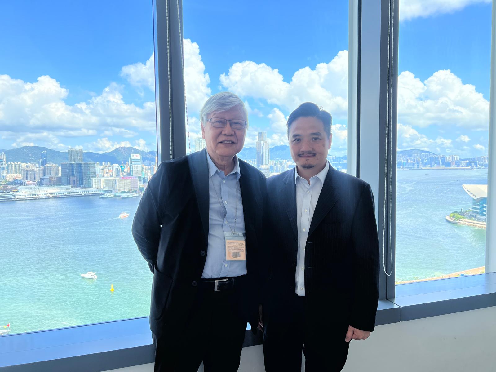 黃元山博士與特首顧問團成員、中國銀行業監督管理委員會首席顧問沈聯濤（左）會面。