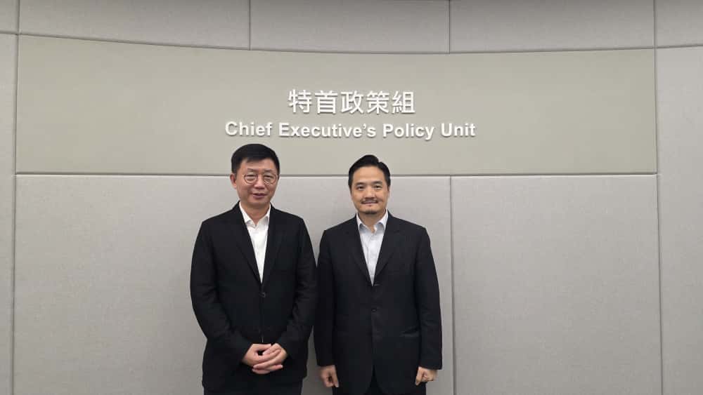 黃元山博士與中國民族貿易促進會會長藍軍（左）會面。