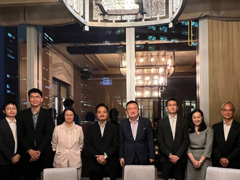 黃元山博士和歐陽力、關家明與華潤隆地董事長張偉（右四）和總經理溫雪飛（左三）及其團隊會面。