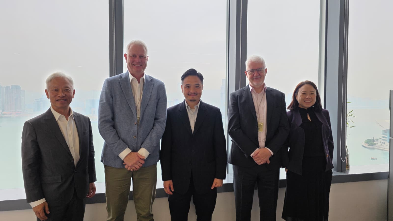 黃元山博士與奧雅納集團營運總監 Tony  Lovell（左二）、亞太區營運總監Paul Coughlan（右二）、東亞區總裁楊詠珊（右一）及院士兼董事劉偉棠（左一）會面。