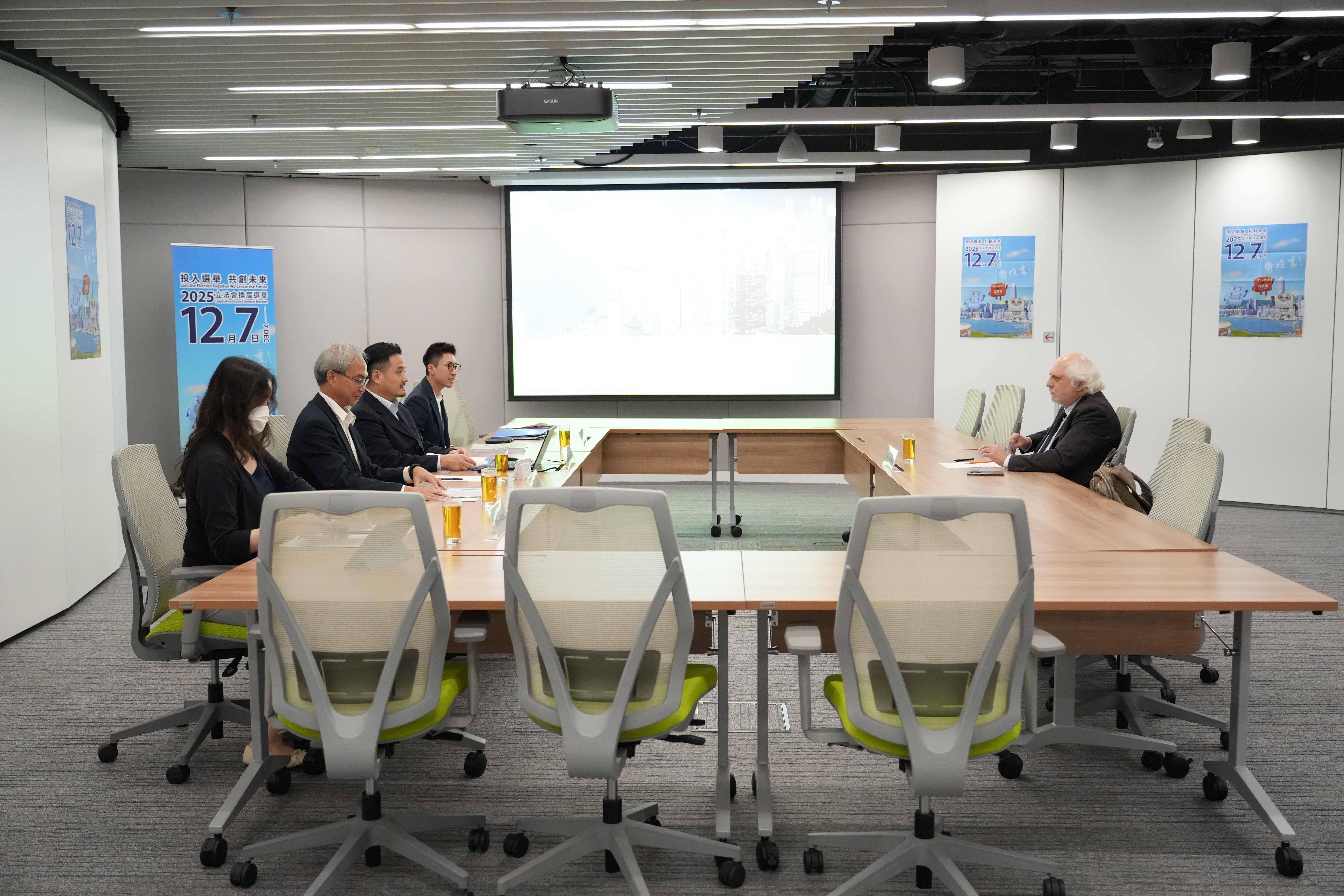 黃元山博士及關家明與意大利科創雜誌Startupbusiness創辦人及總編輯Emil Abirascid會面。