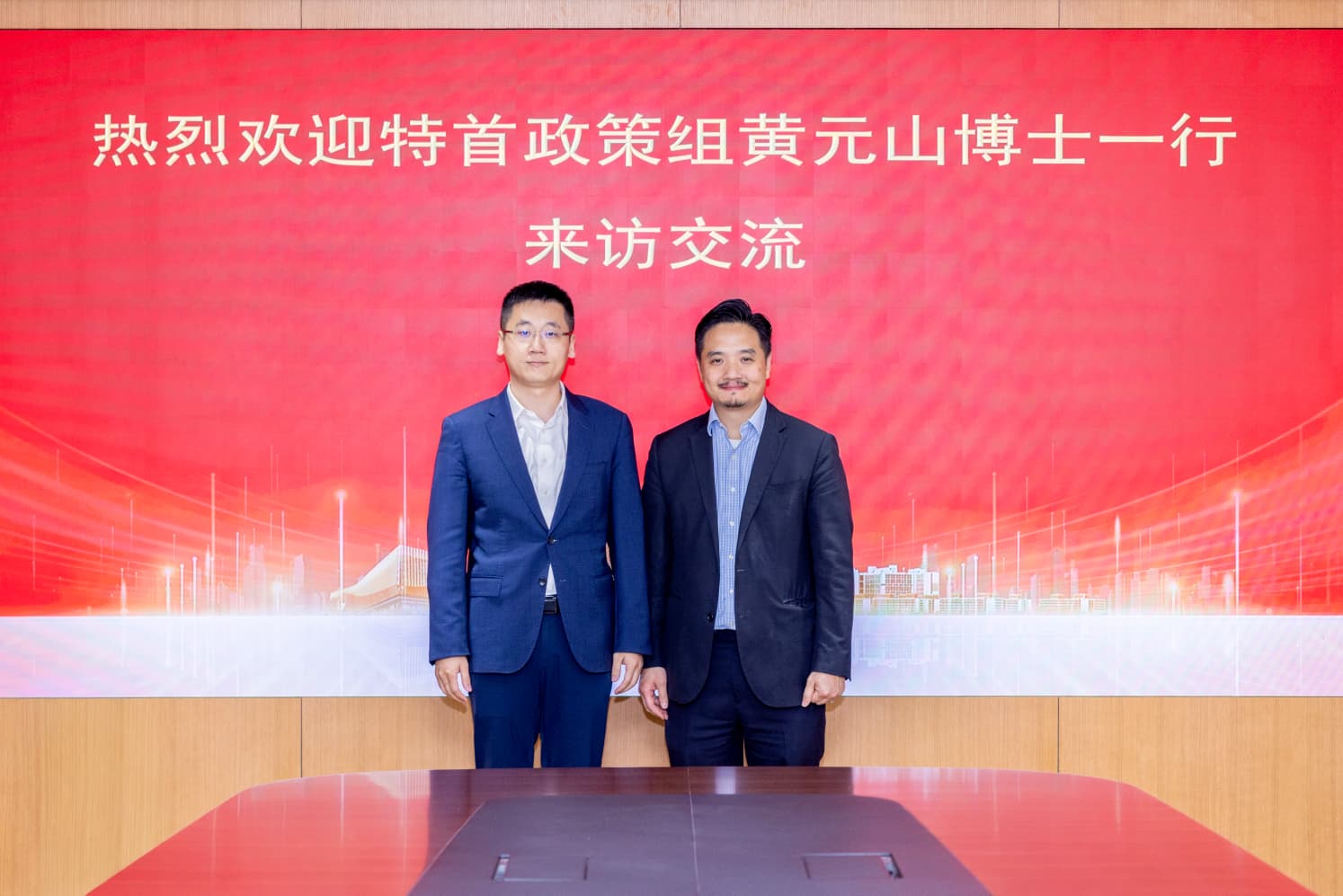 黃元山博士與中國建築國際集團高級副總裁、中建香港分管領導張杰會面。