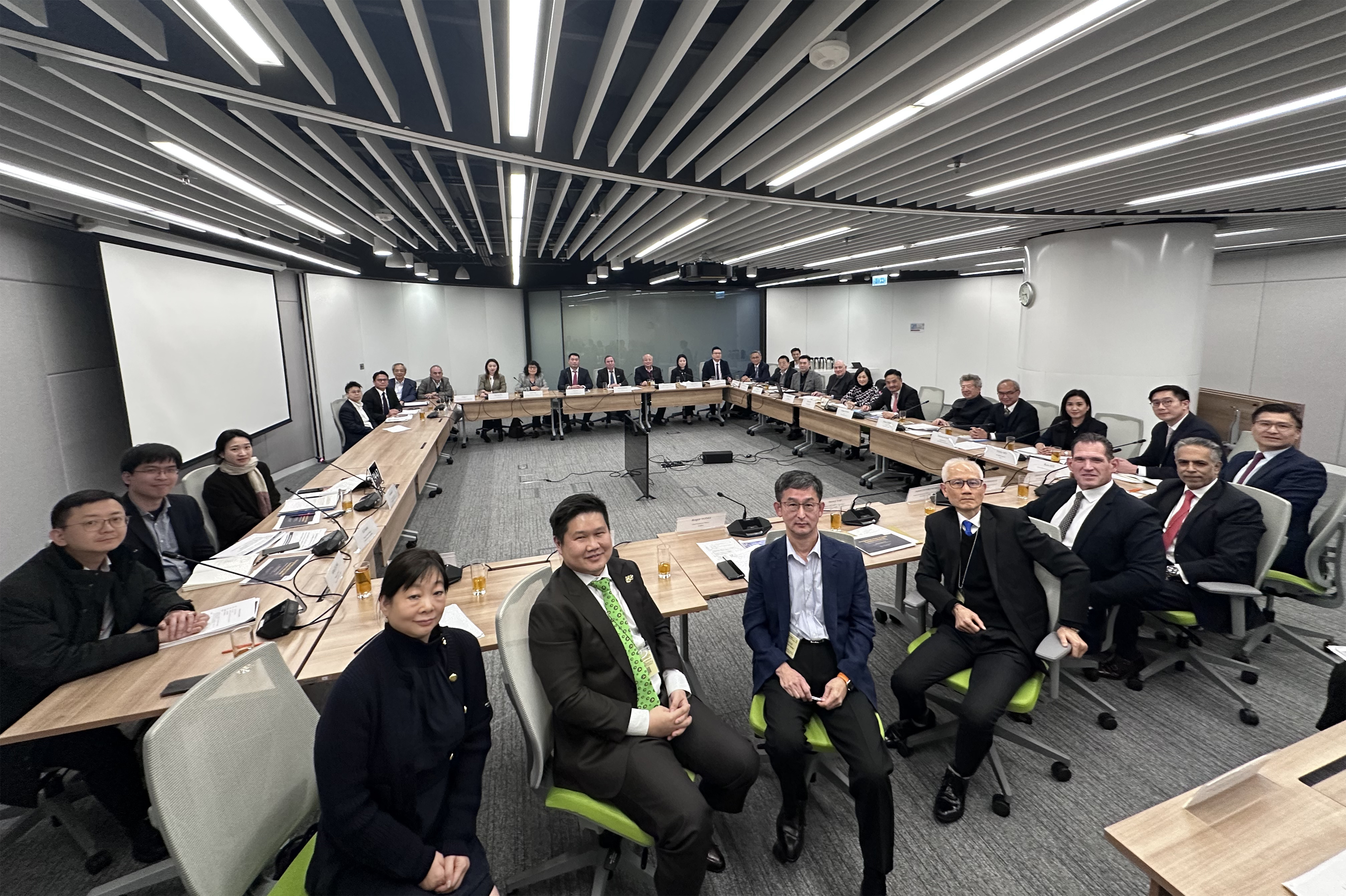 特首政策組舉辦圓桌會議，匯聚海內外專家探討香港在全球太空經濟蓬勃發展中的戰略定位與機遇。