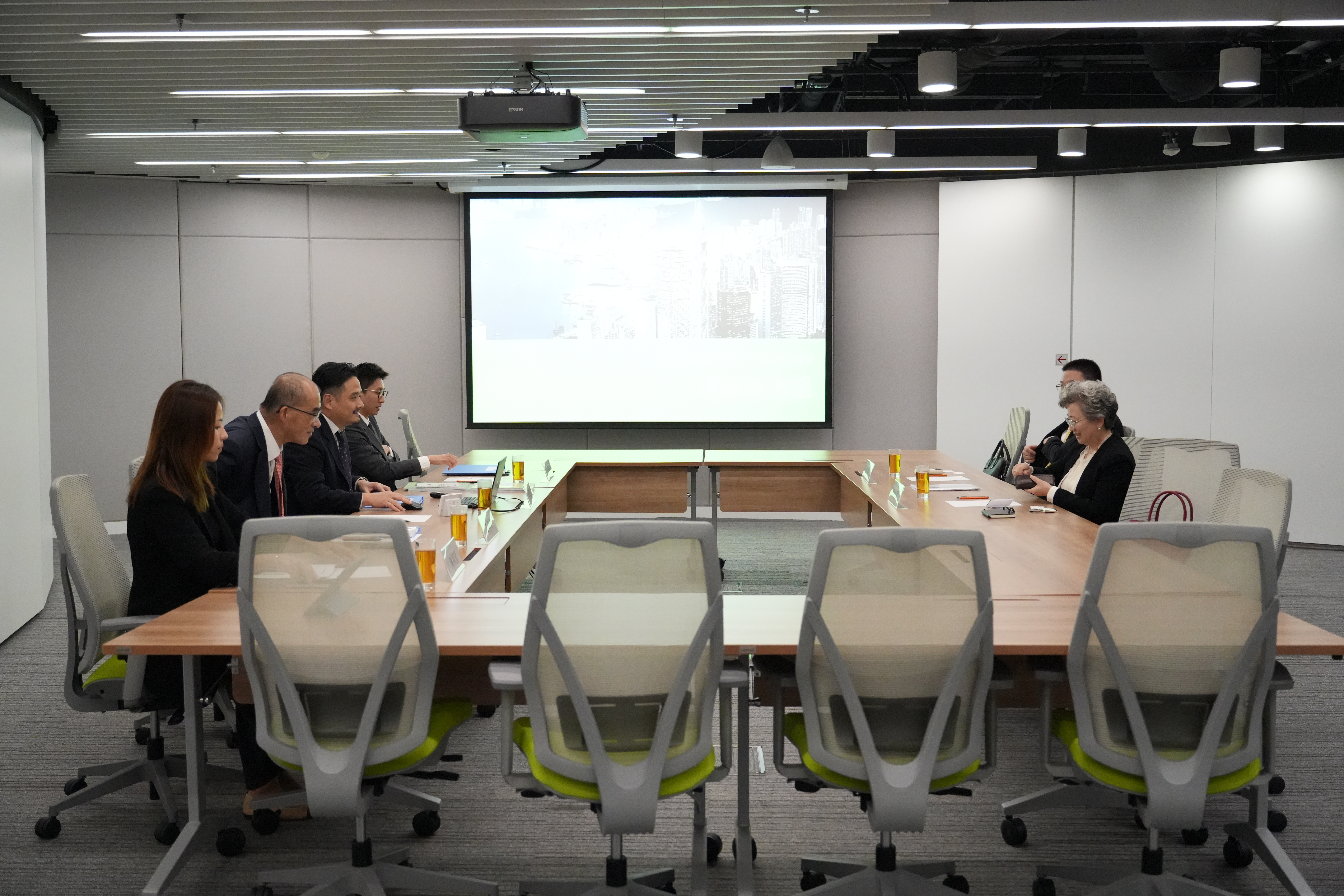 與中華人民共和國駐迪拜總領事歐渤芊會面  討論兩地合作發展機遇