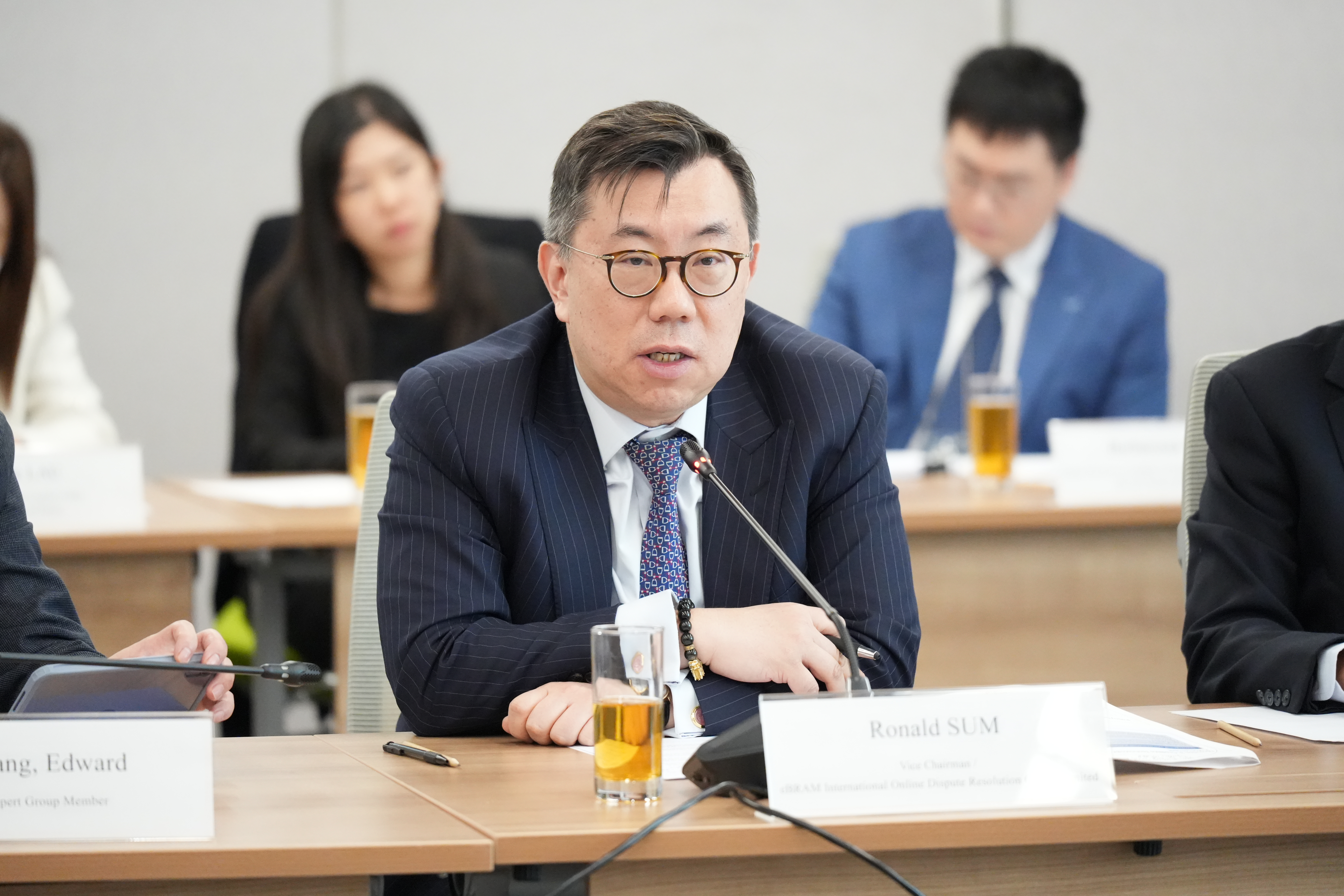 一邦國際網上仲調中心副主席岑君毅律師出席會議。