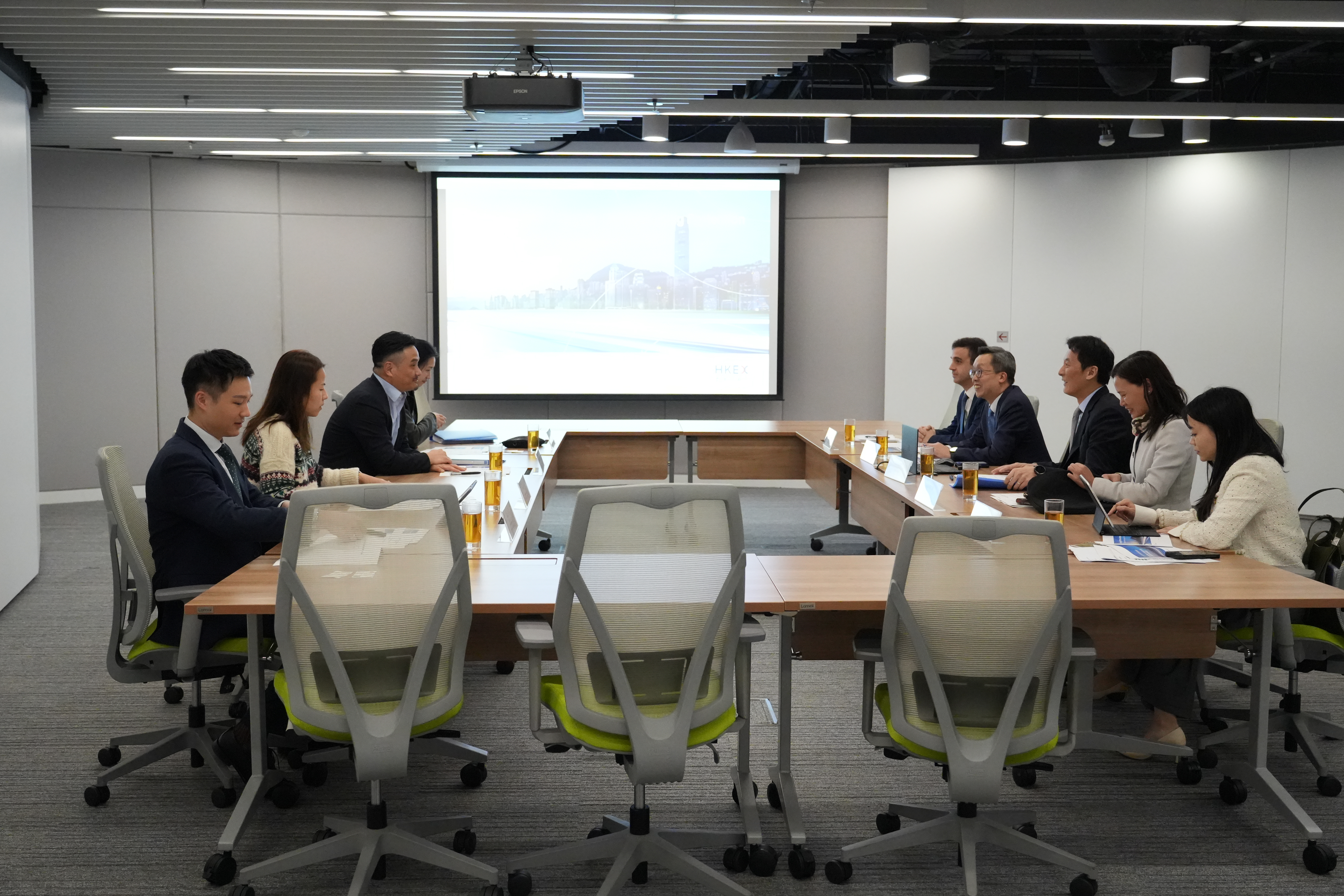與港交所團隊會面 交流香港金融市場發展方向