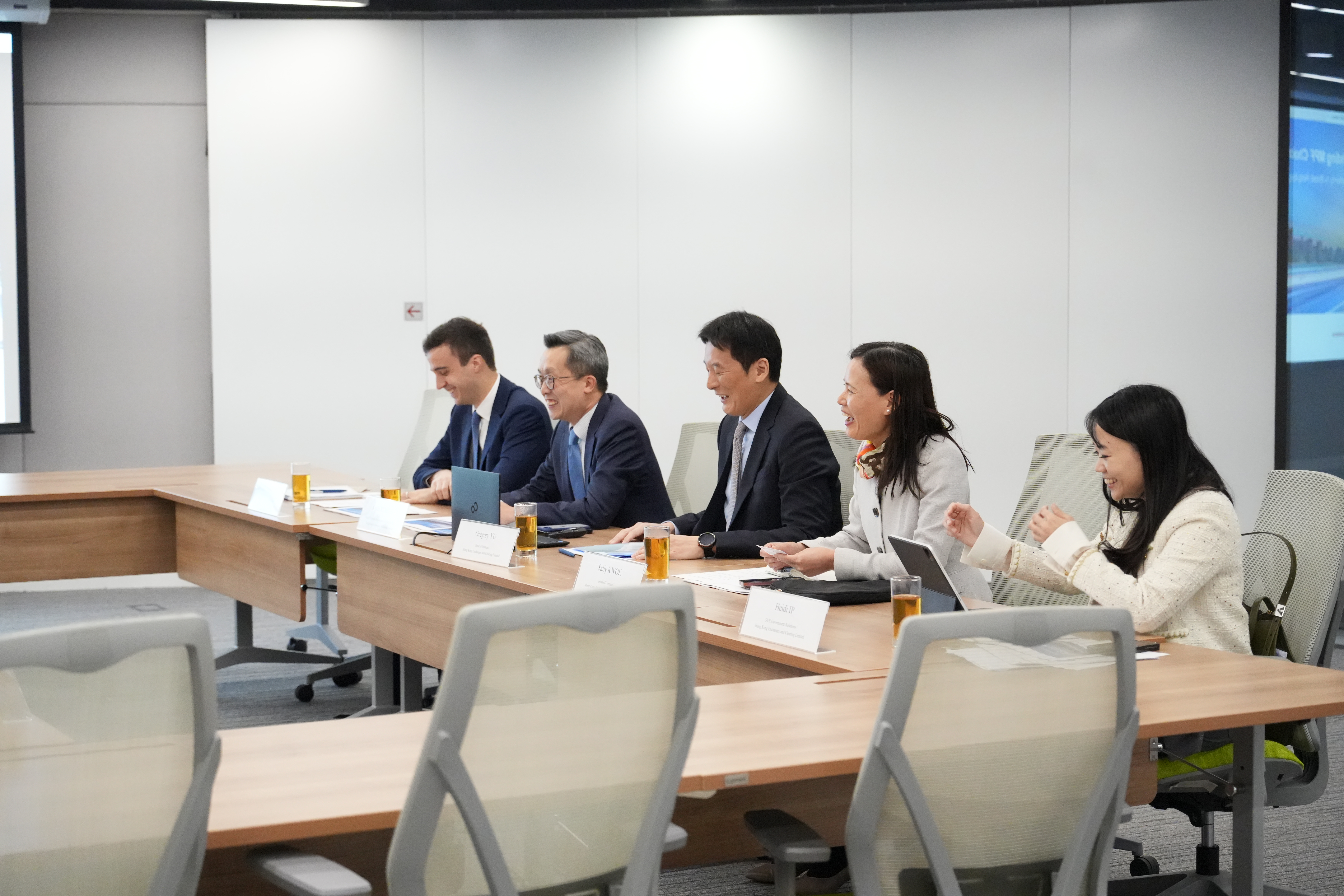 與港交所團隊會面 交流香港金融市場發展方向