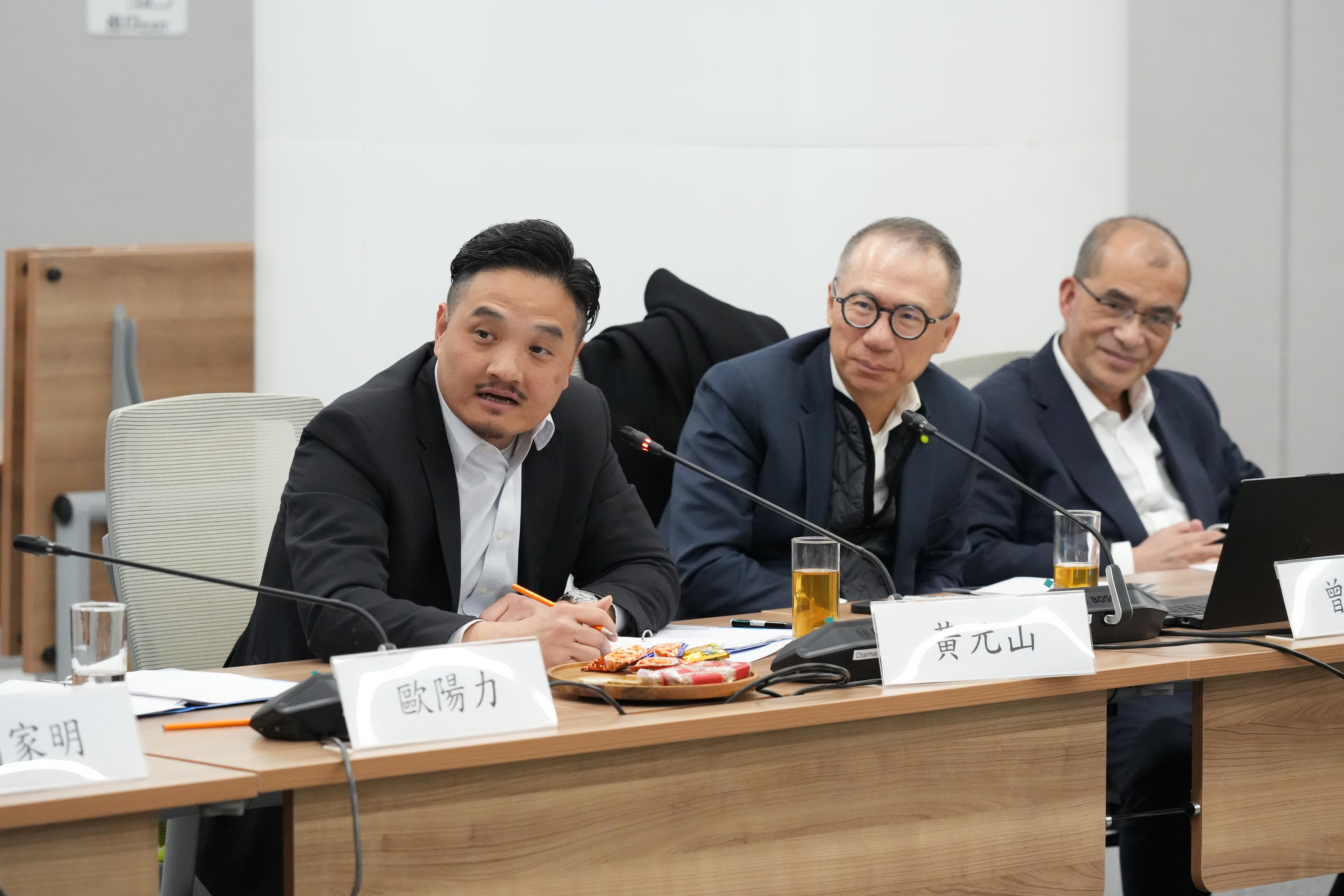 會議由黃元山博士主持，並由特首政策組專家組成員、德勤中國高級合夥人曾順福（中）主講。
