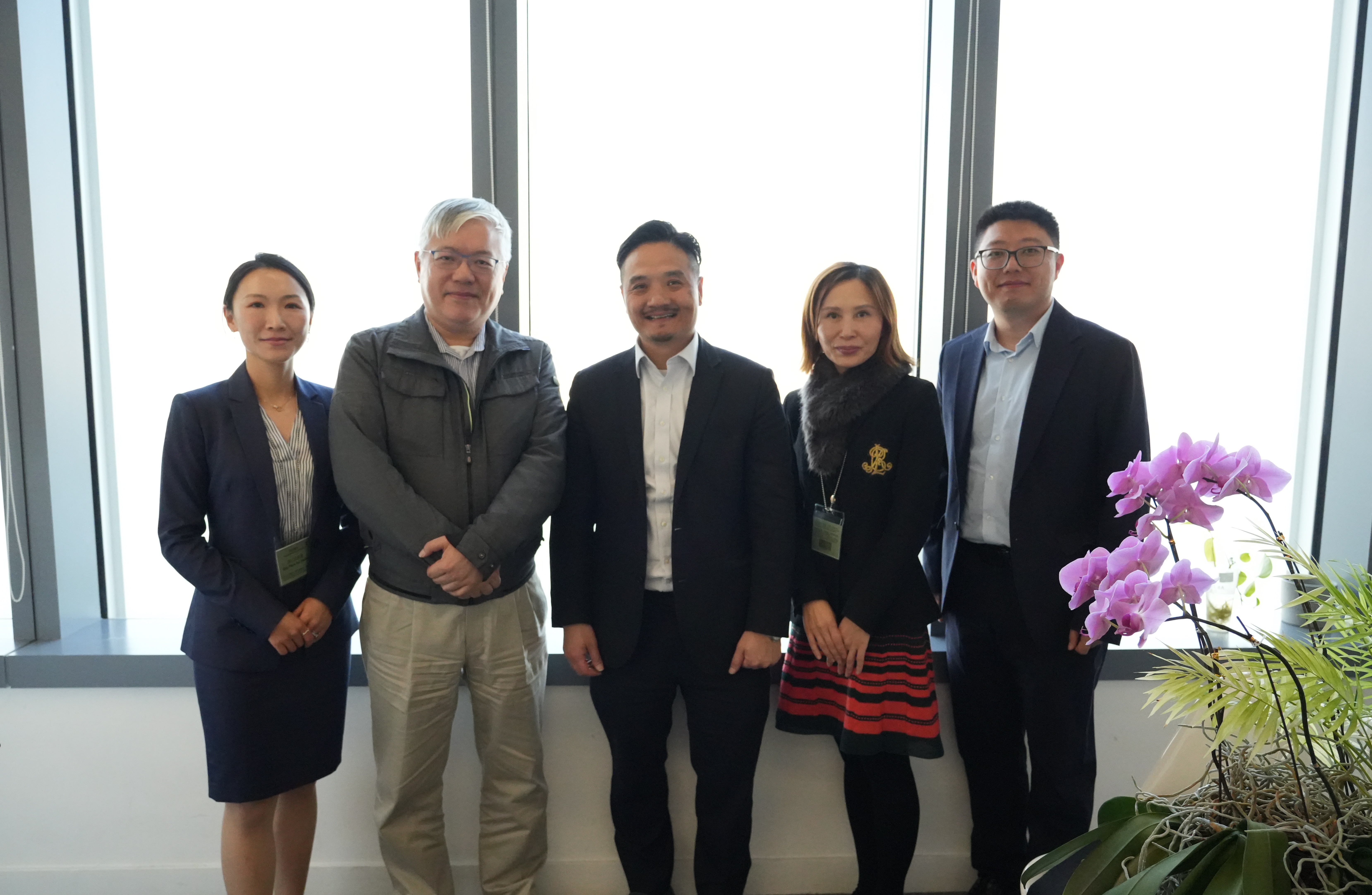 黃元山博士與安信評級（亞太）有限公司主席何昊洺博士（左二）、首席執行官池欣庭（右二）、高級董事陳文婕（左一）及李海虎（右一）會面。