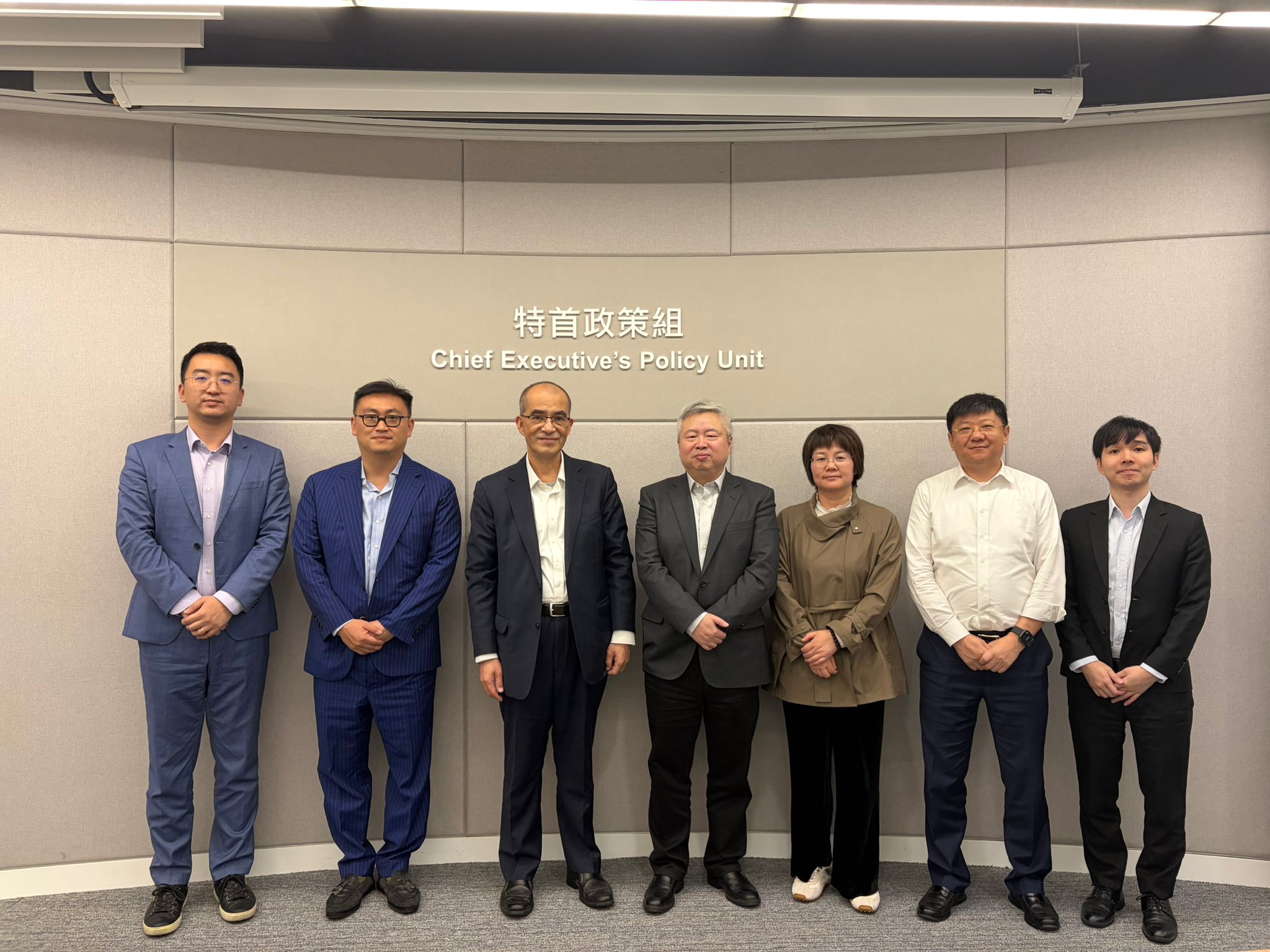 王春新博士與國都證券團隊會面。