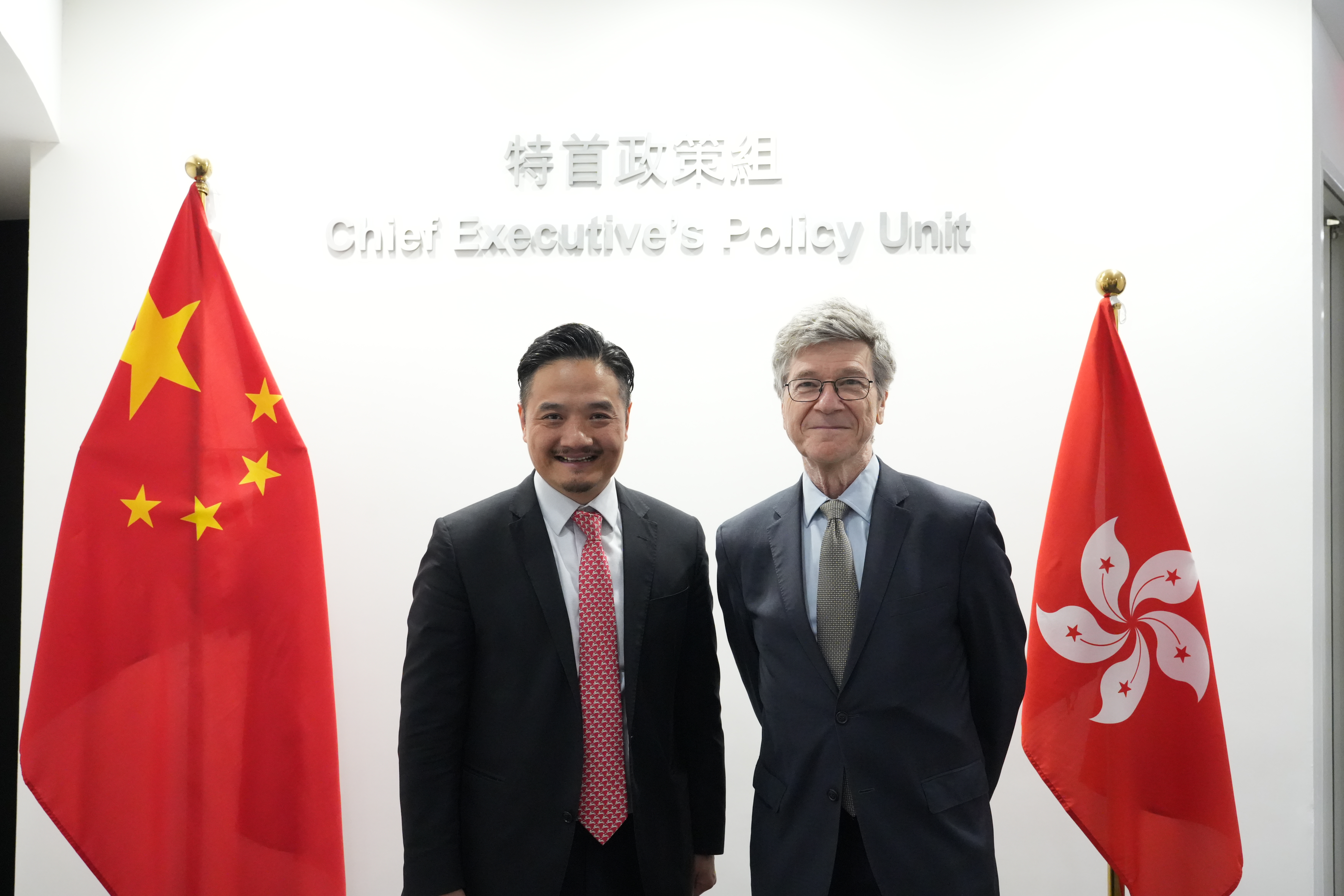 黃元山博士與經濟學家薩克斯教授（Professor Jeffrey Sachs）會面。